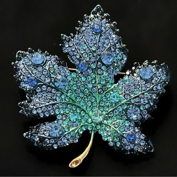 ✨ Gorgeous Maple Leave Rhinestone Brooch 🍁 - Picture 1 of 2